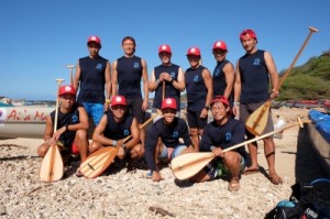 ハワイのカヌーレースモロカイホエでパドルファクトリーのパドルが海峡を渡りました